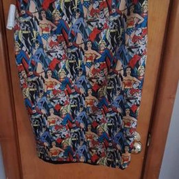 DC Comics Fun Suits Women's Vintage Print One-Button Blazer & Straight S… - Picture 5 of 9
